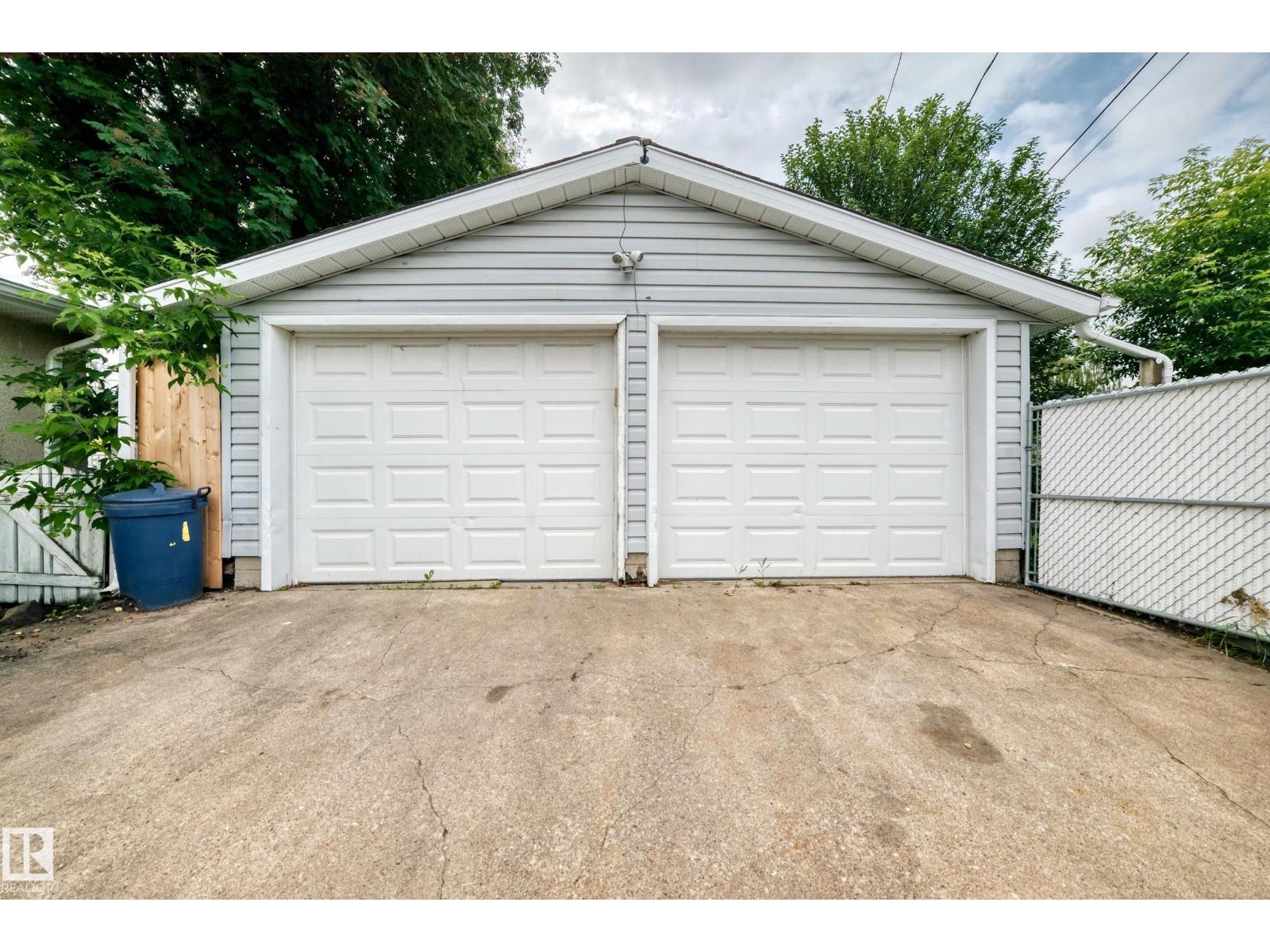 7916 130 AV NW - 43