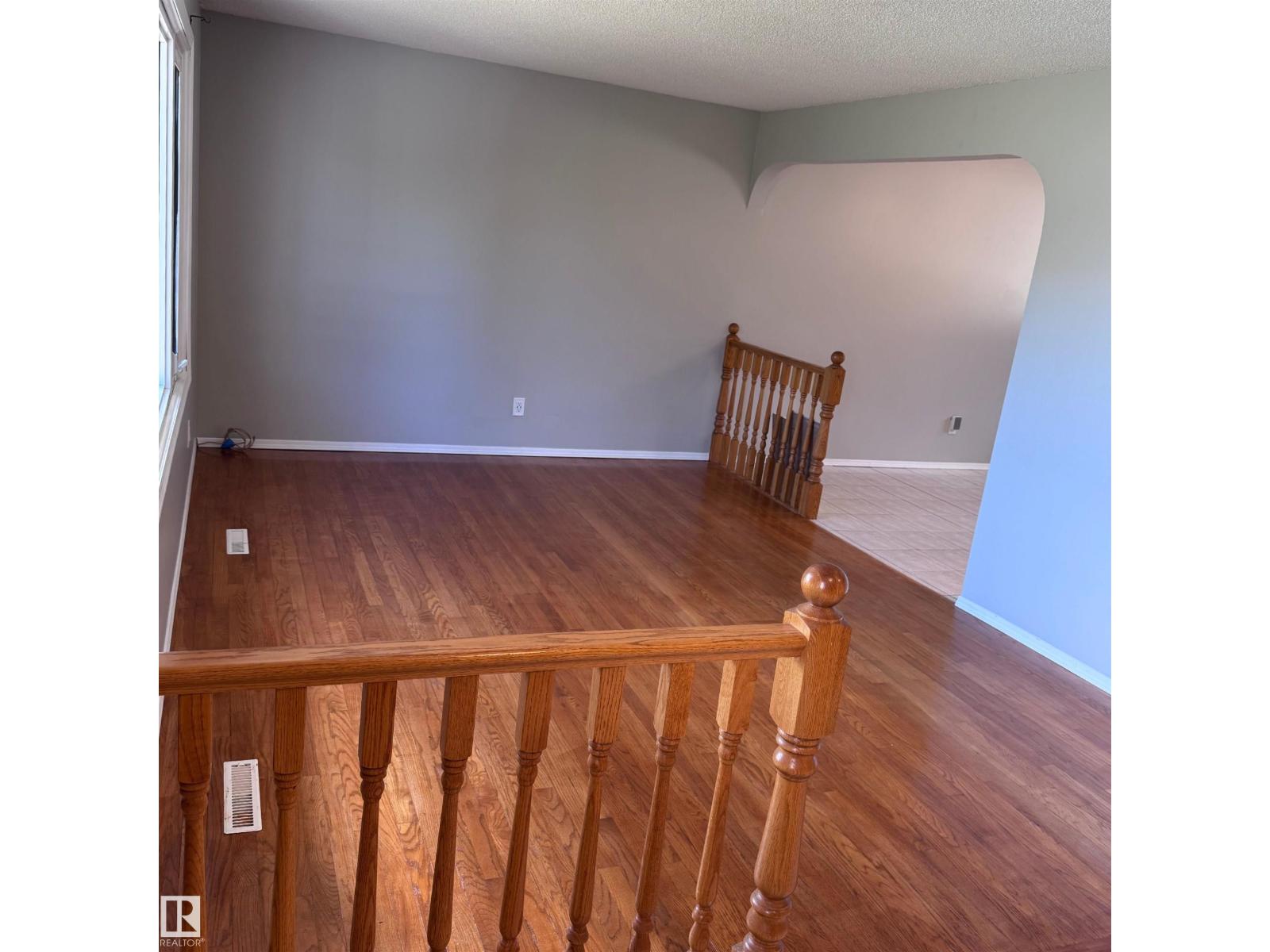 7312 137 AV NW - 10