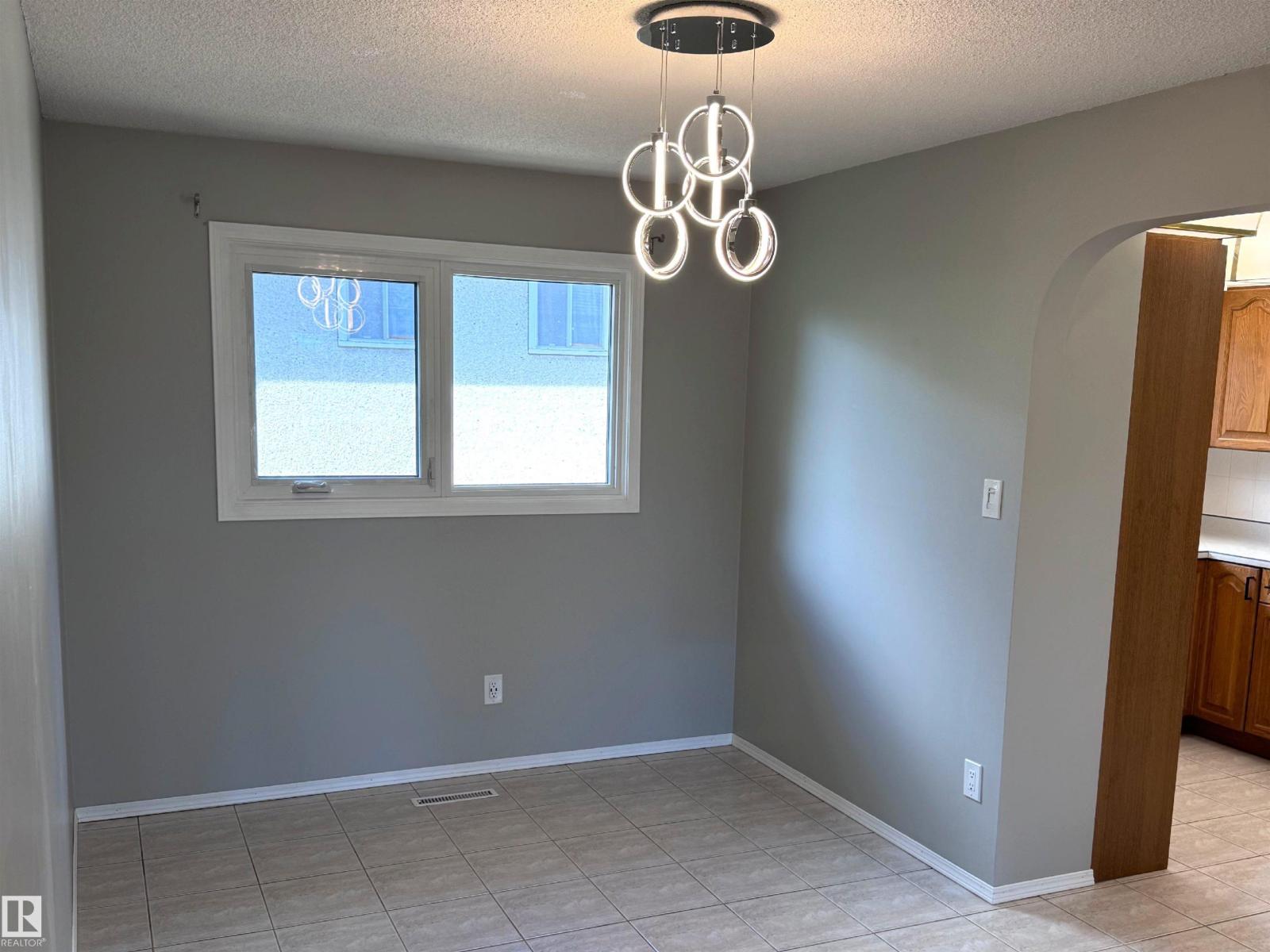7312 137 AV NW - 12