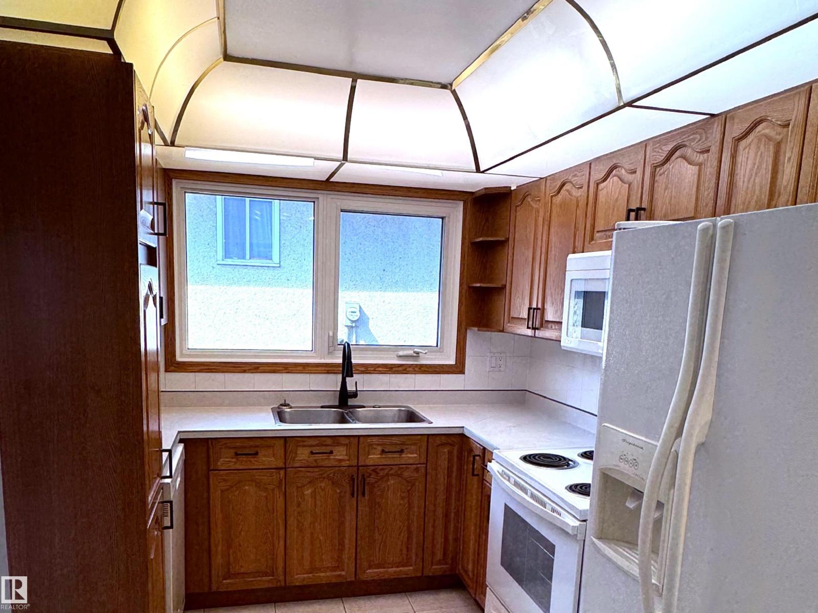 7312 137 AV NW - 14