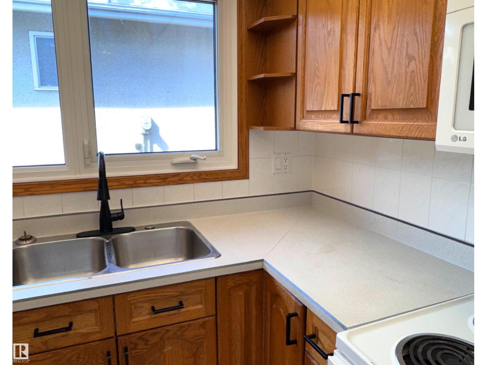 7312 137 AV NW - 15