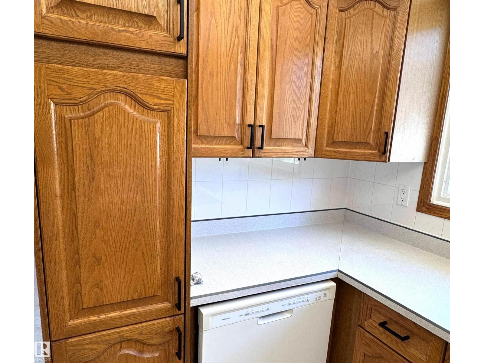 7312 137 AV NW - 16