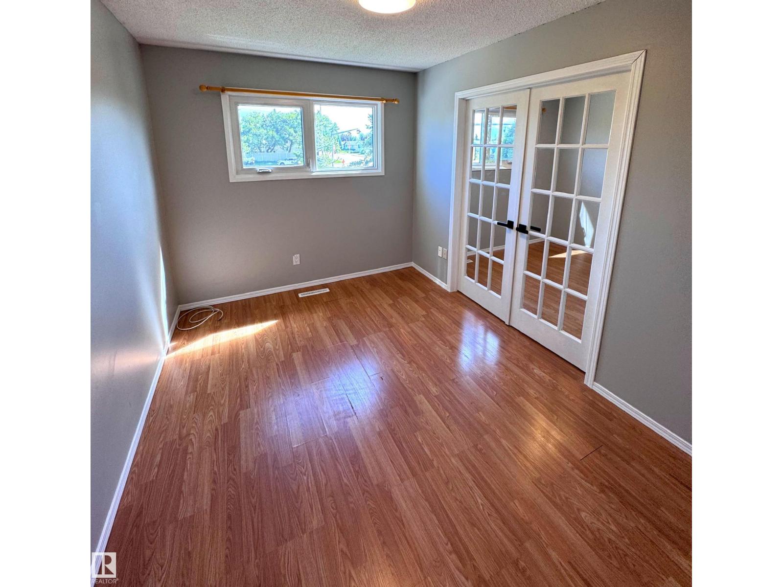 7312 137 AV NW - 19