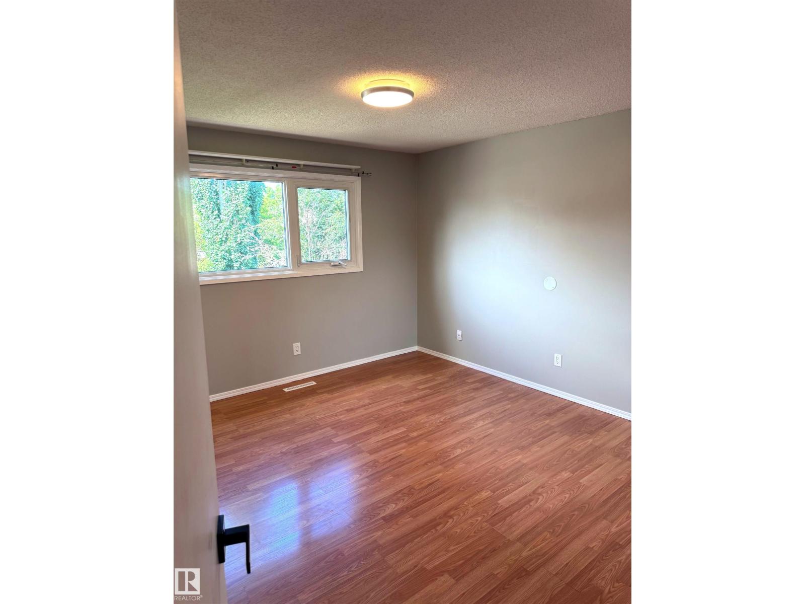 7312 137 AV NW - 20
