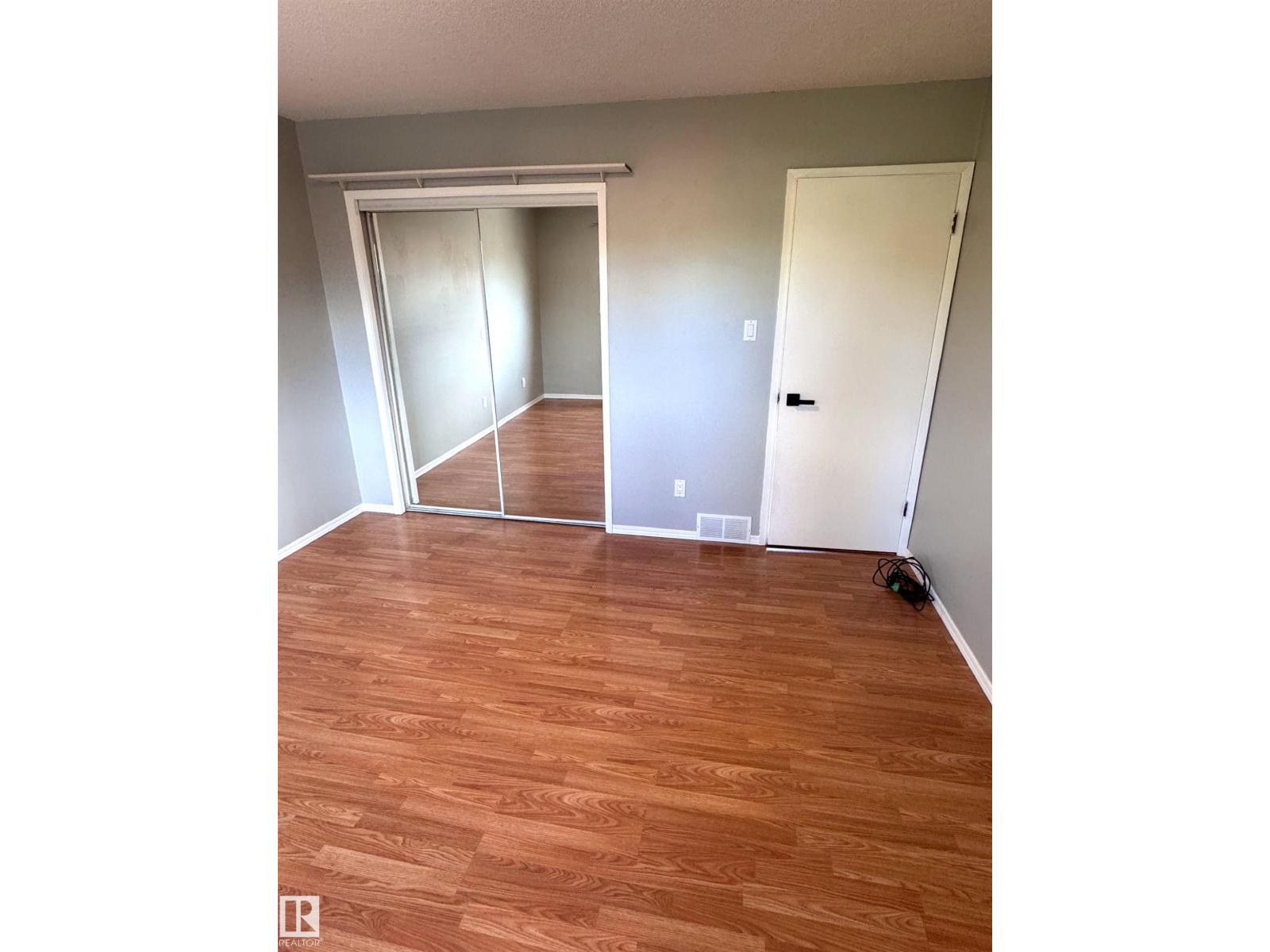 7312 137 AV NW - 21