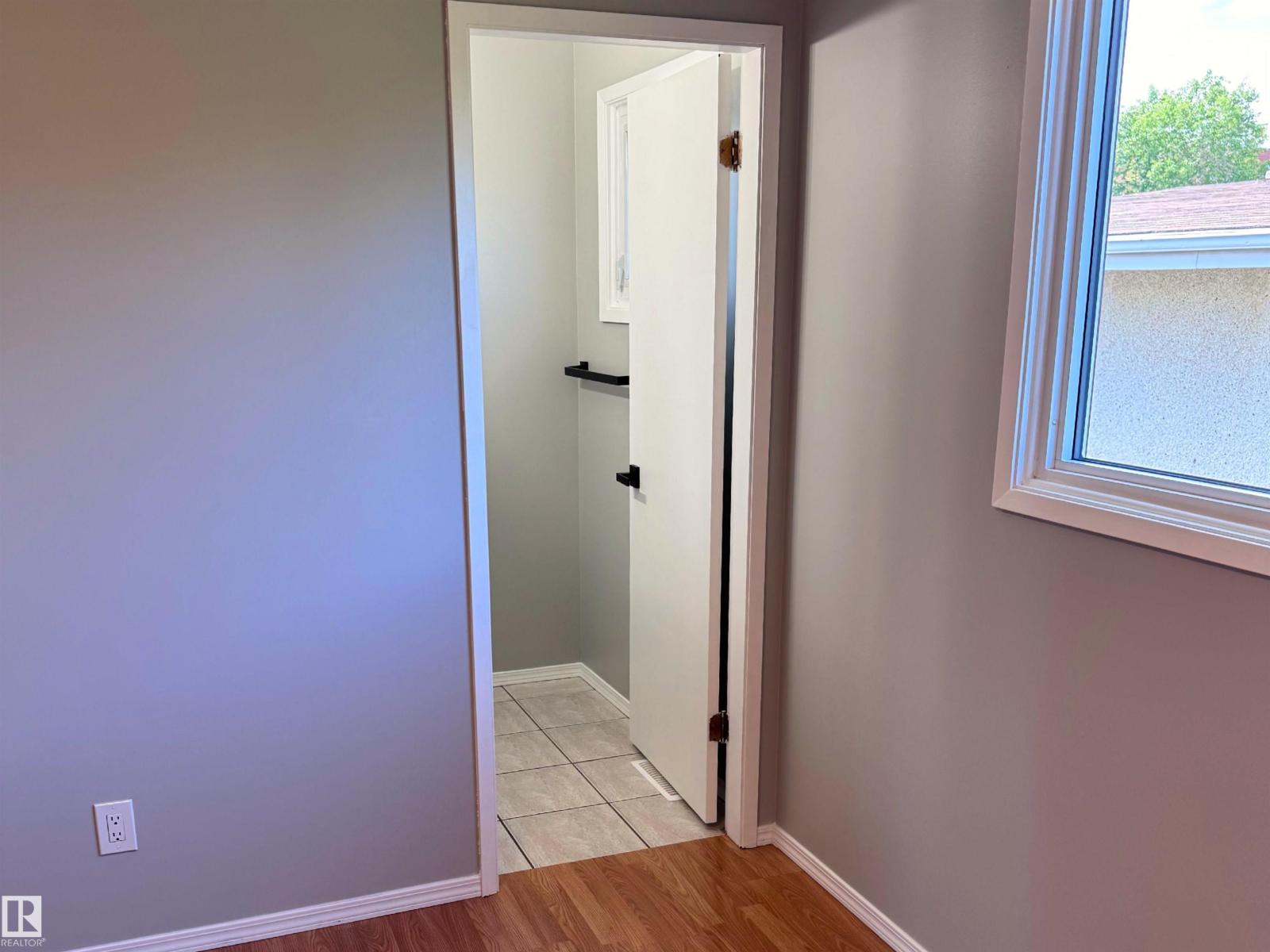 7312 137 AV NW - 22