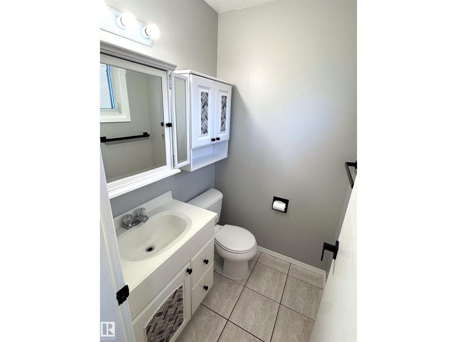 7312 137 AV NW - 23