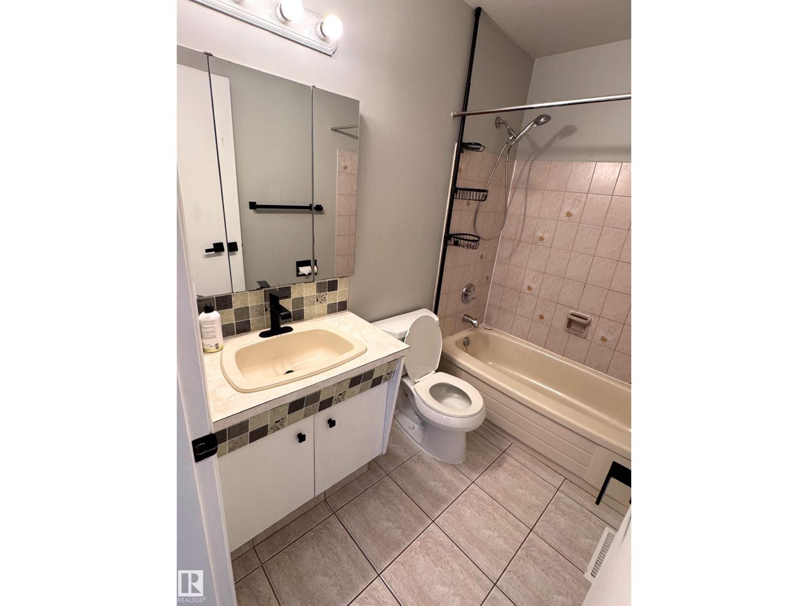 7312 137 AV NW - 24