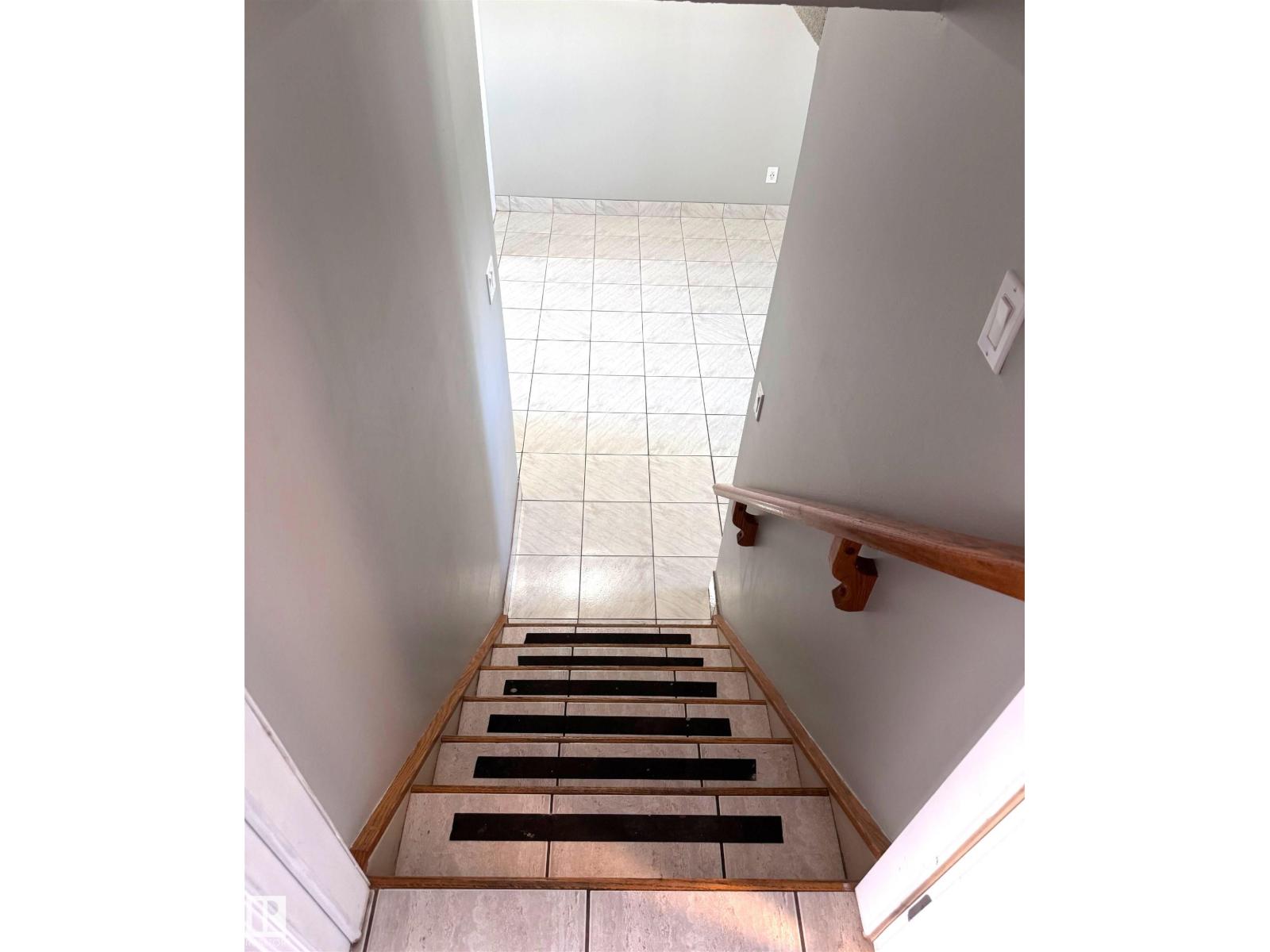 7312 137 AV NW - 26