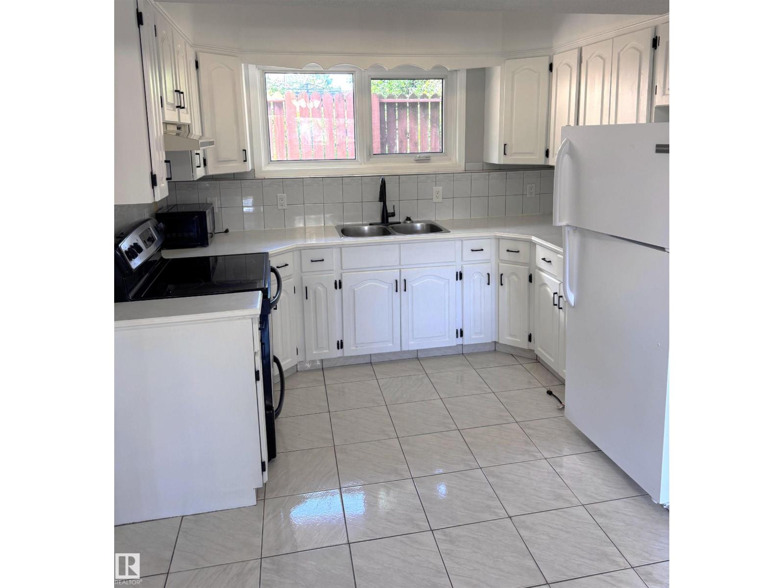 7312 137 AV NW - 27