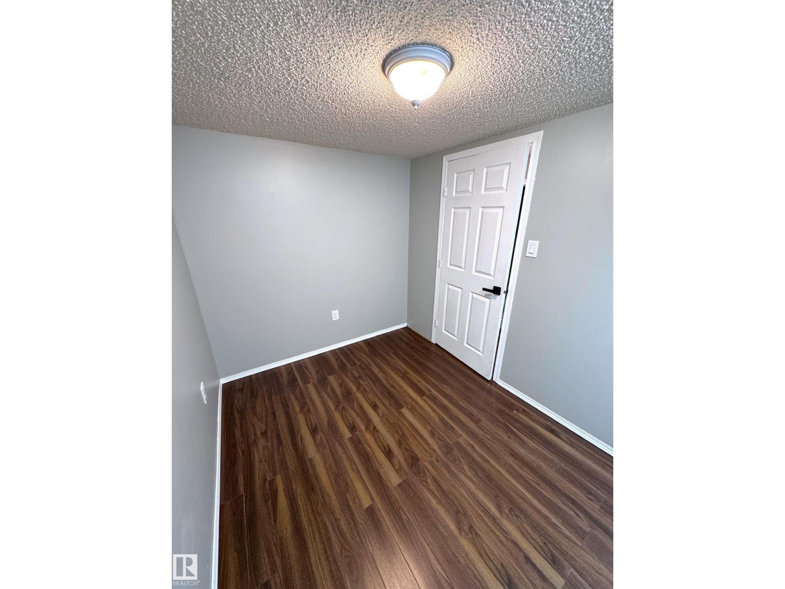 7312 137 AV NW - 31