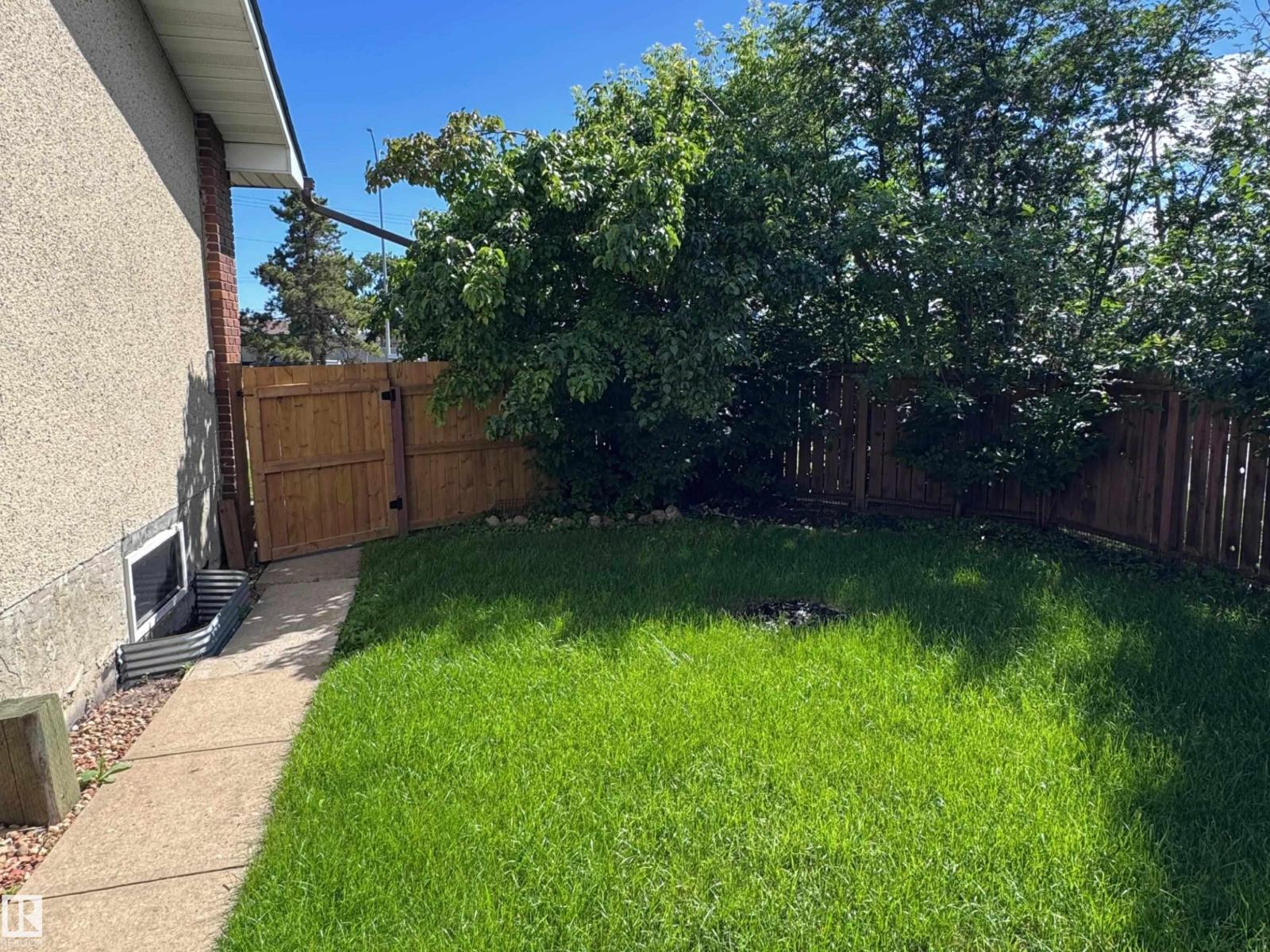 7312 137 AV NW - 6