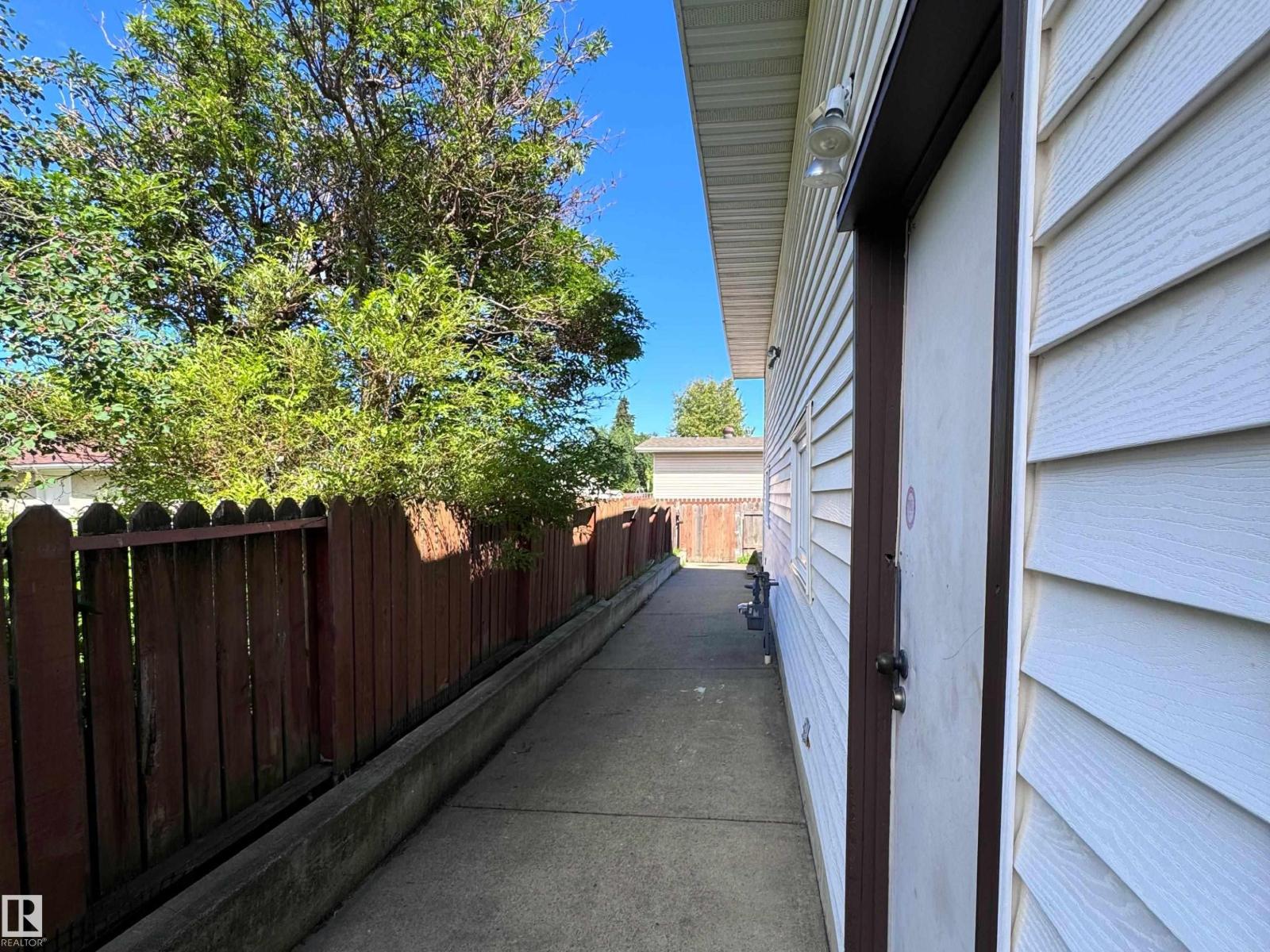 7312 137 AV NW - 8