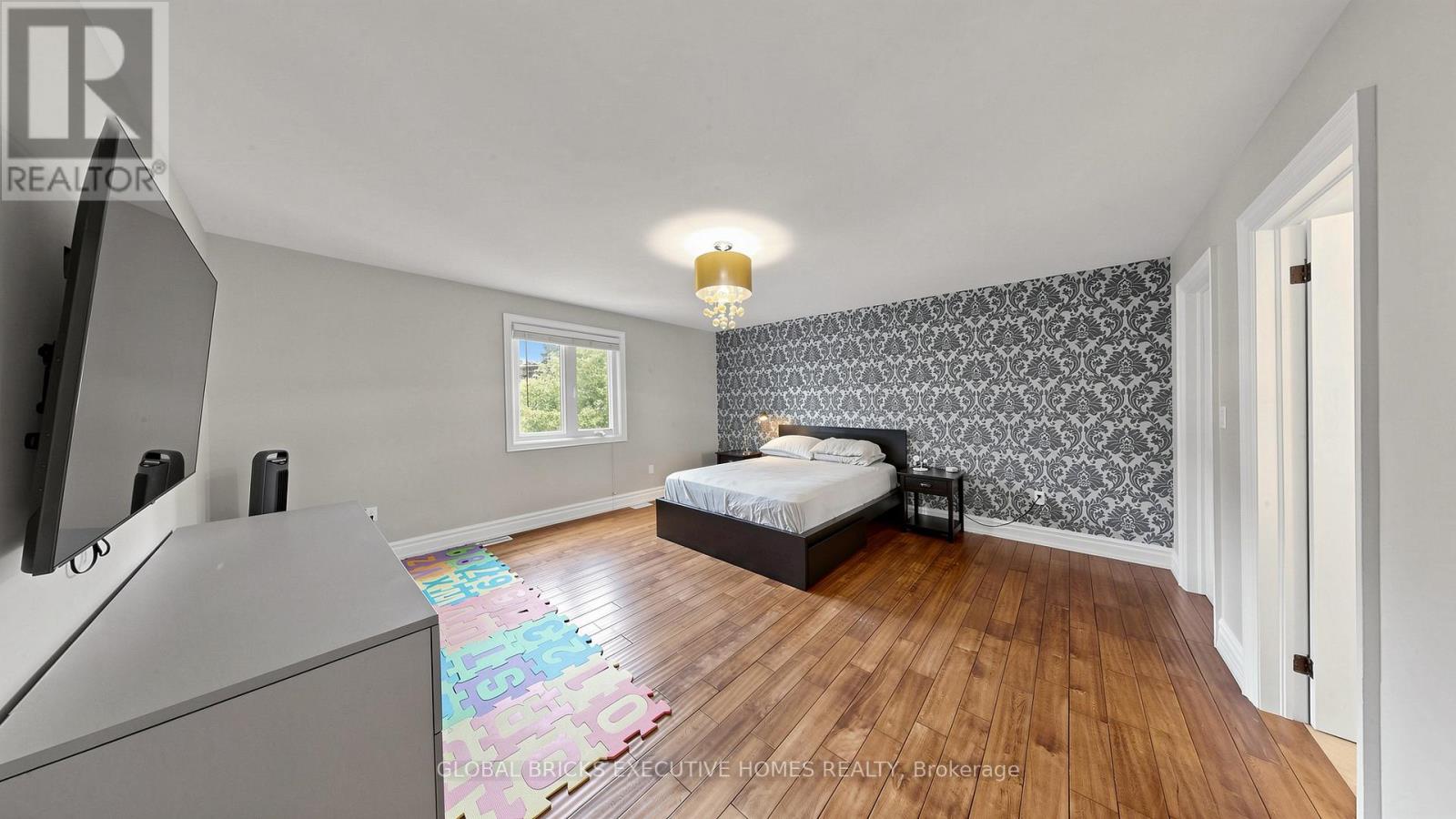 33 ANN STREET - 26