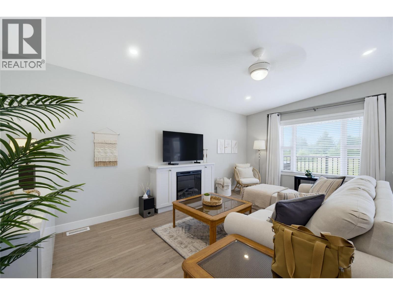  728 Elderberry Walk, Sicamous