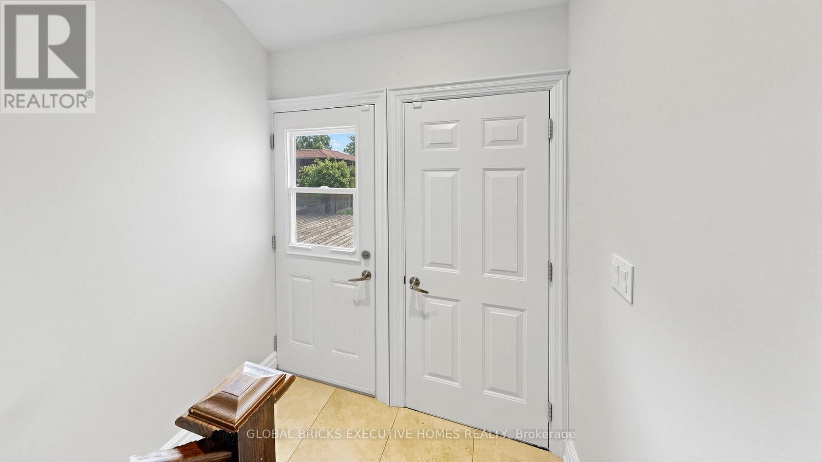33 ANN STREET - 32