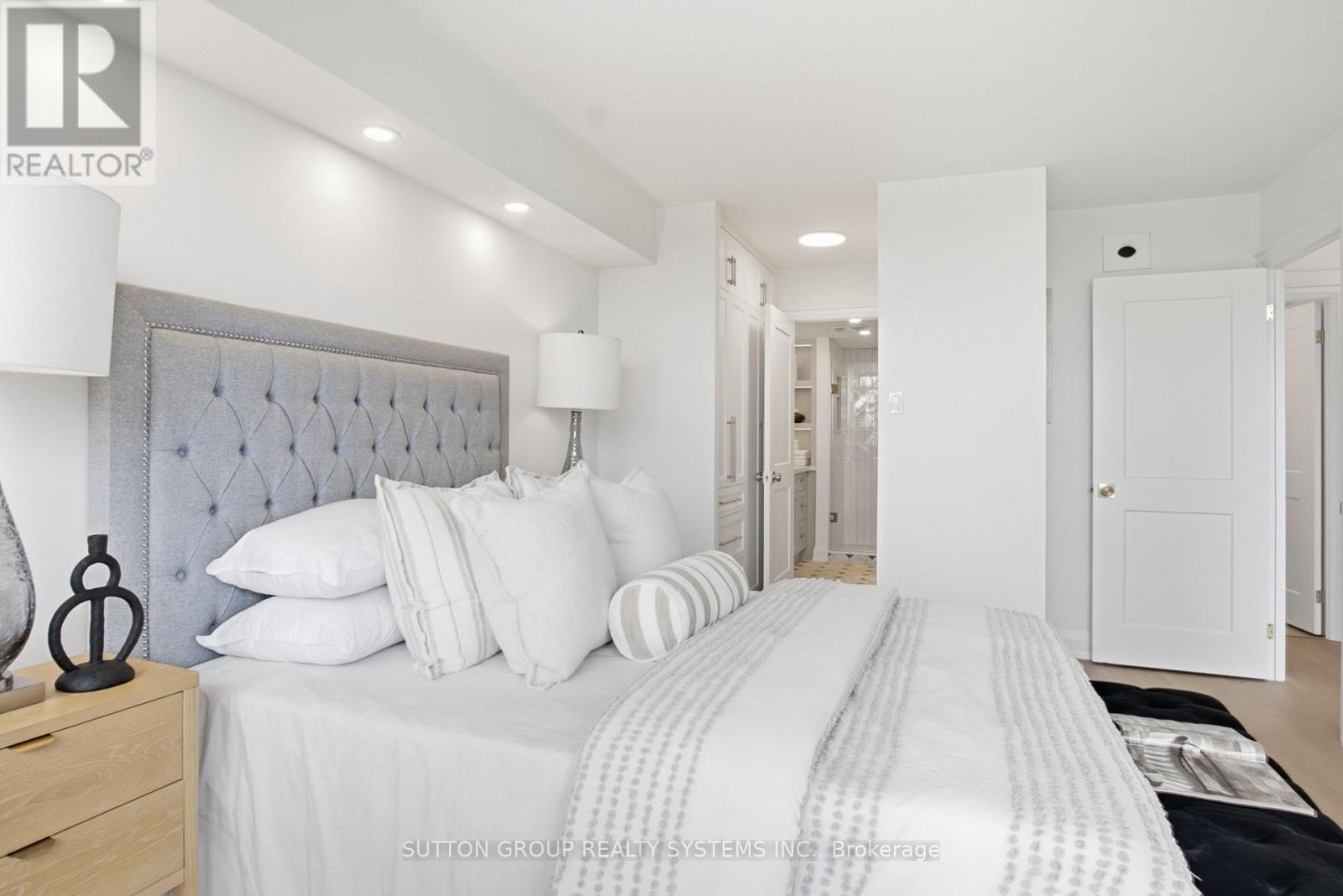 #601 1320 ISLINGTON AVENUE - 30