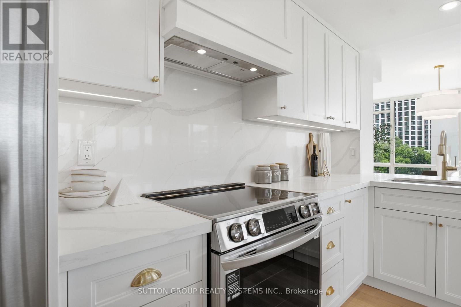 #601 1320 ISLINGTON AVENUE - 7