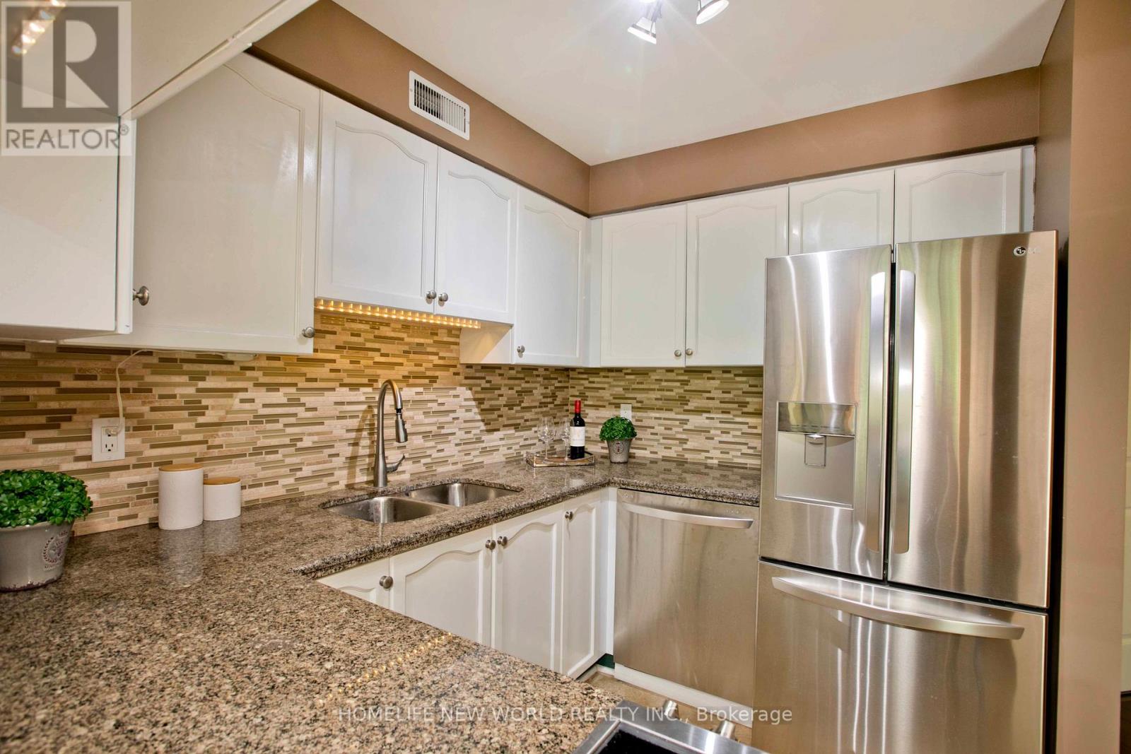 #18 2120 HEADON ROAD - 10