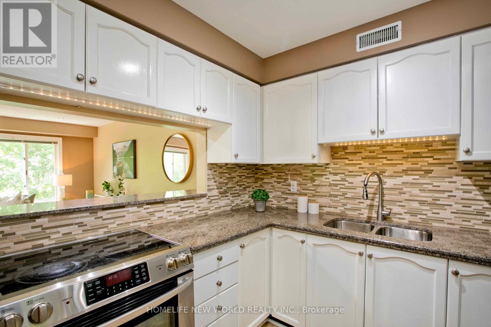 #18 2120 HEADON ROAD - 11