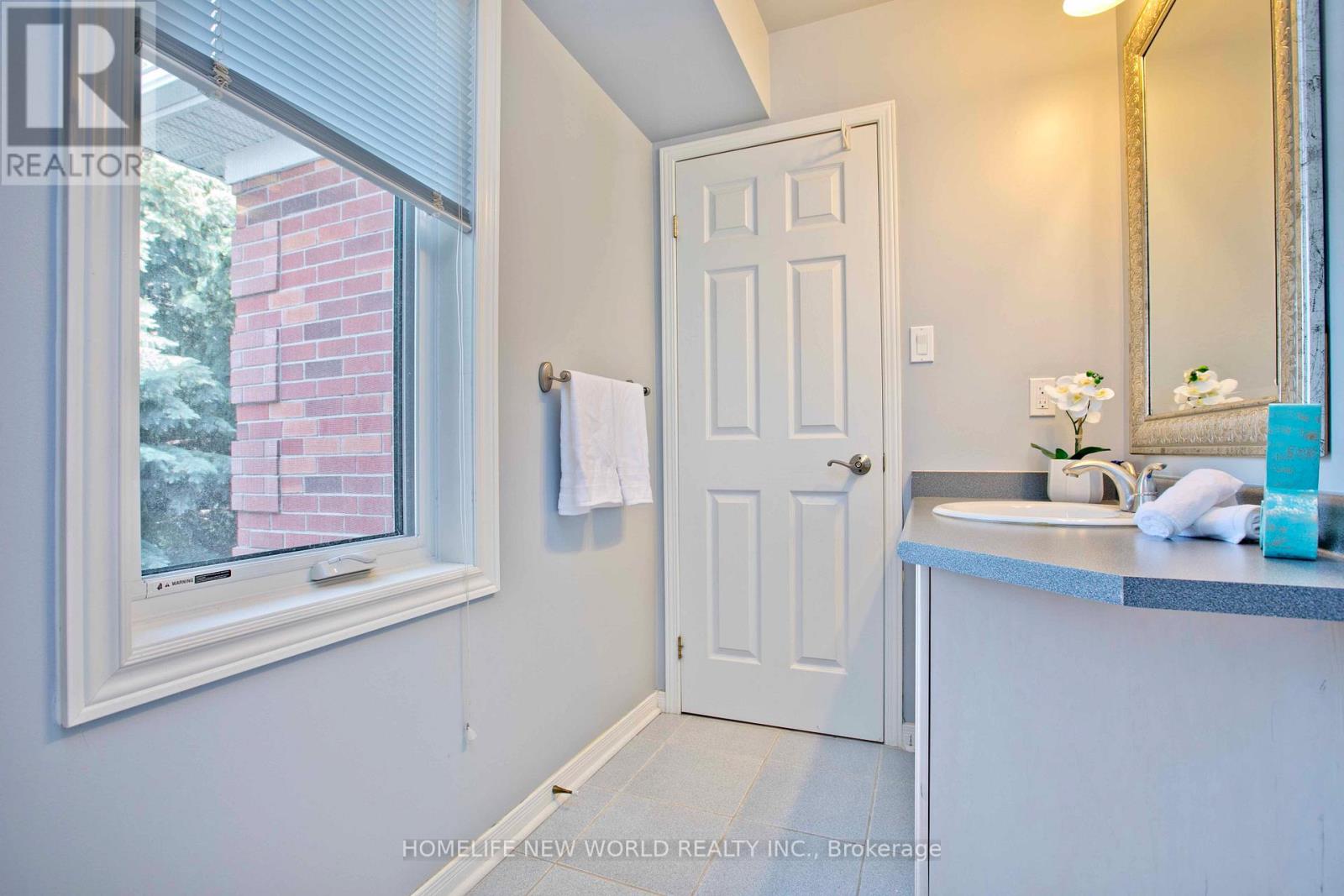 #18 2120 HEADON ROAD - 16