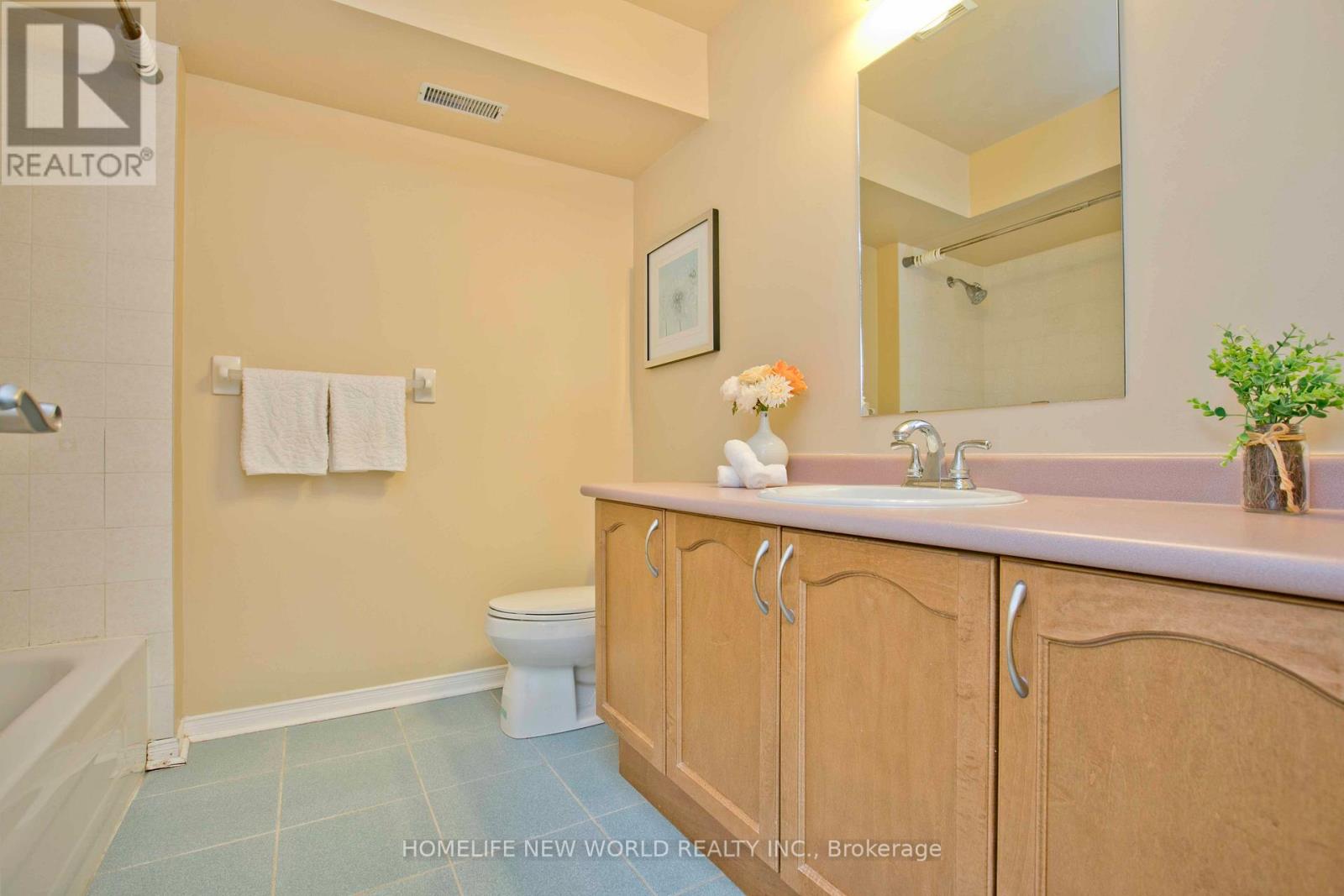#18 2120 HEADON ROAD - 22