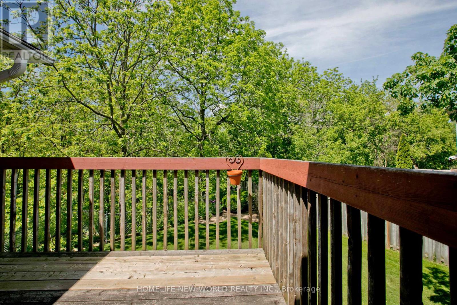 #18 2120 HEADON ROAD - 24