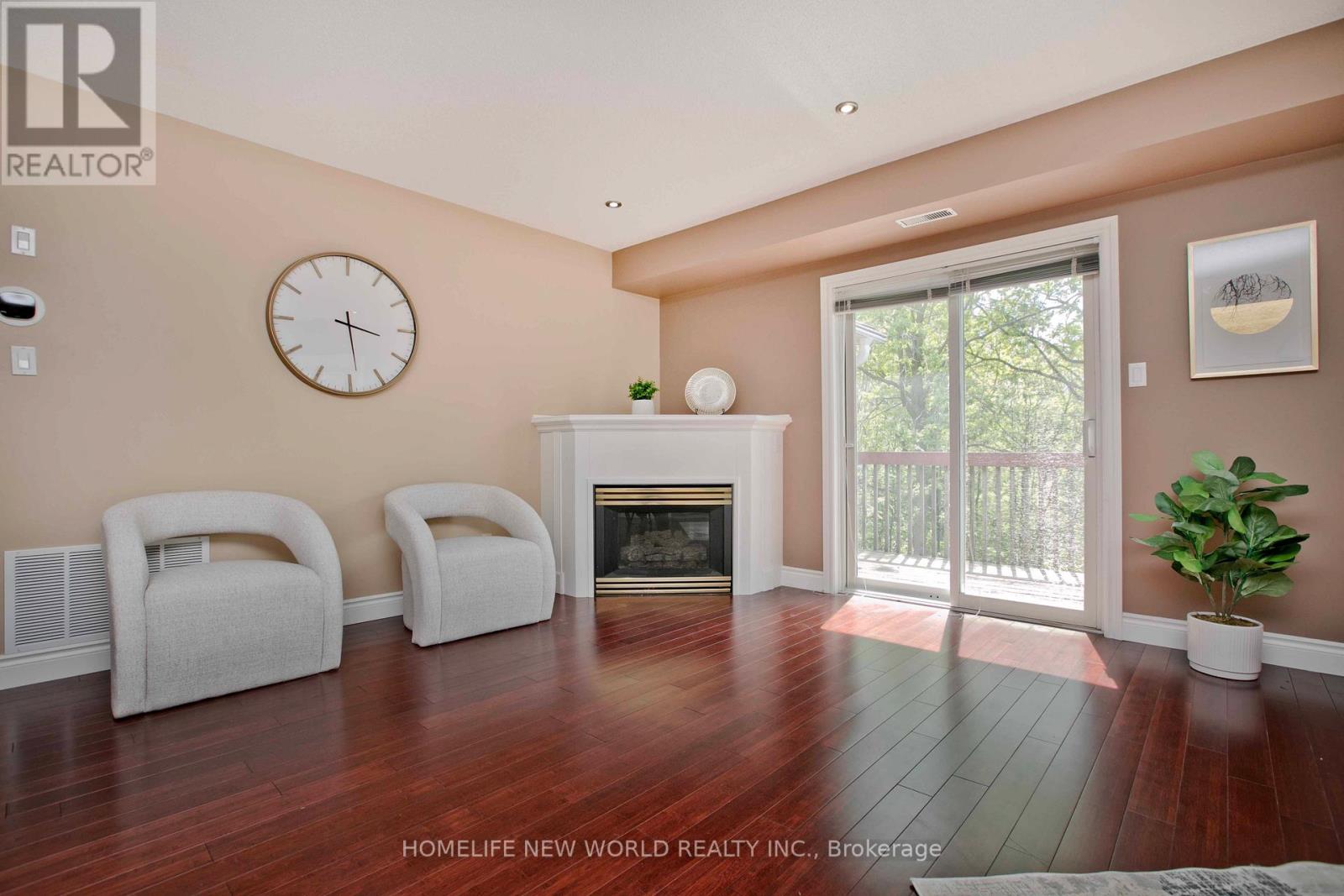 #18 2120 HEADON ROAD - 8