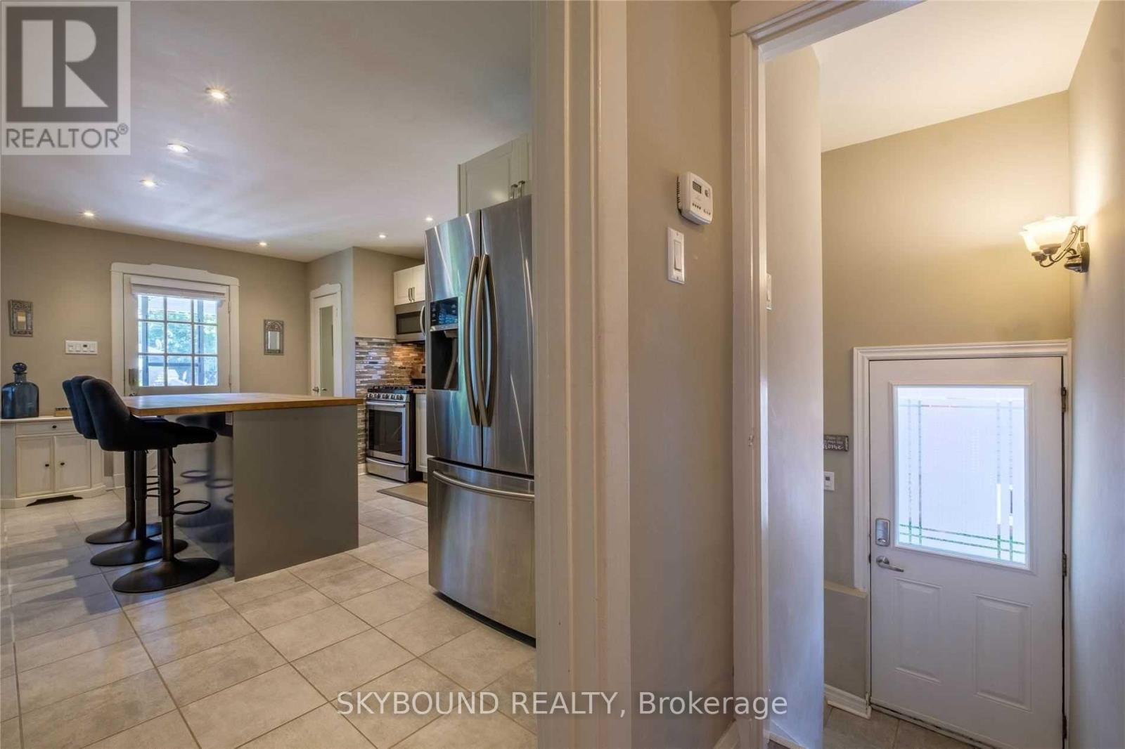 28 EAST 39TH STREET - 15