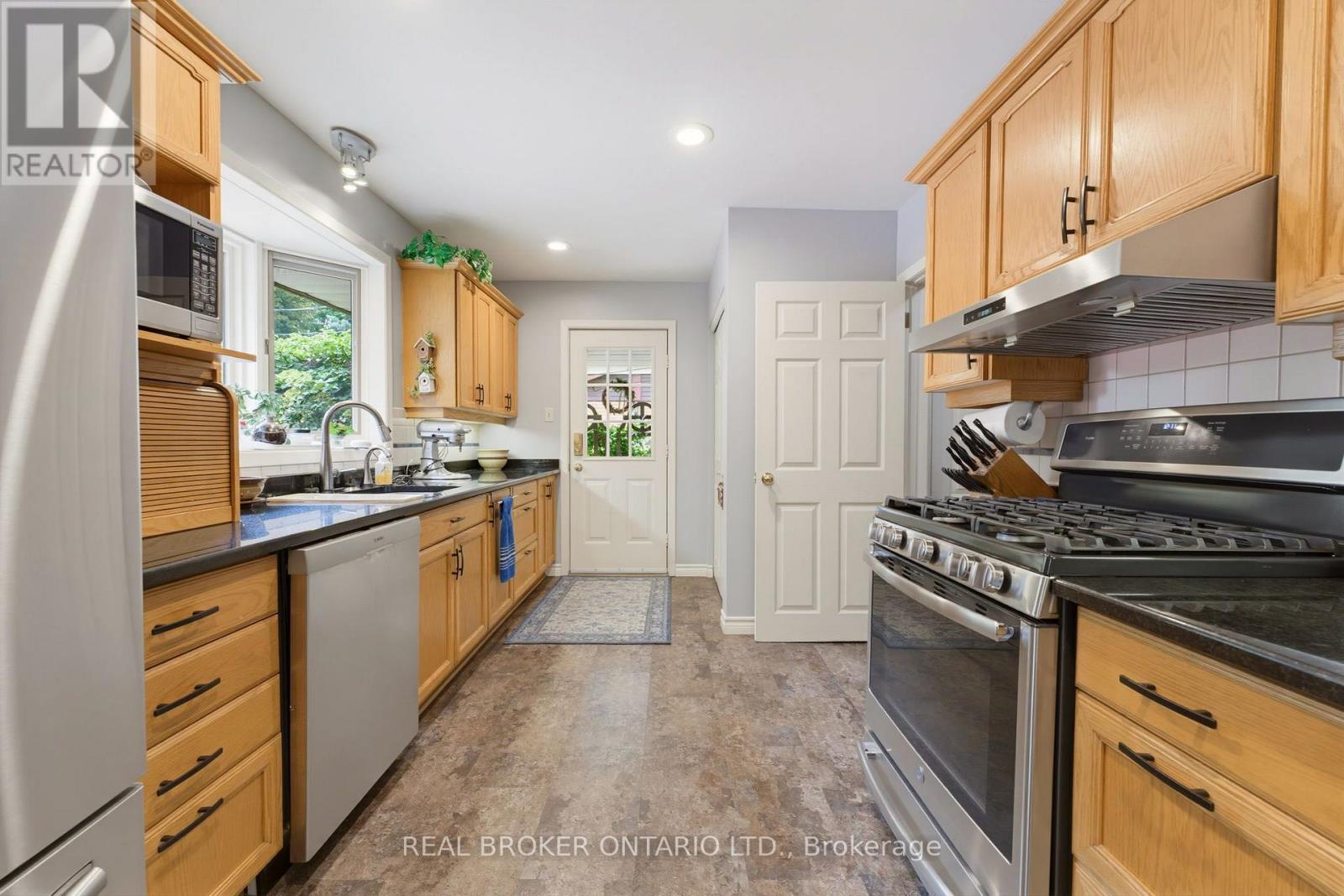 13 BLUEBIRD PLACE - 11