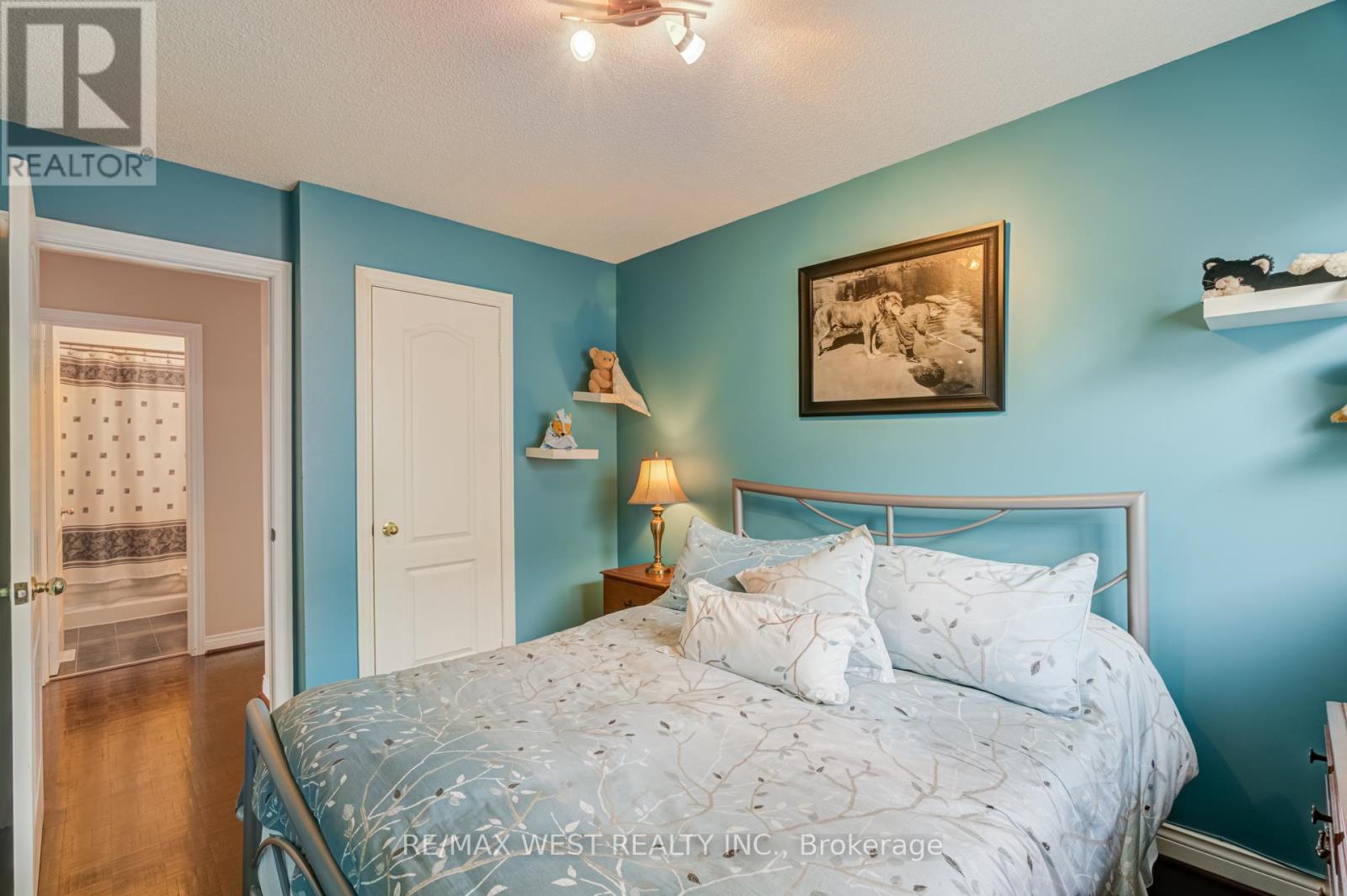 55 PAVIN CRESCENT - 24