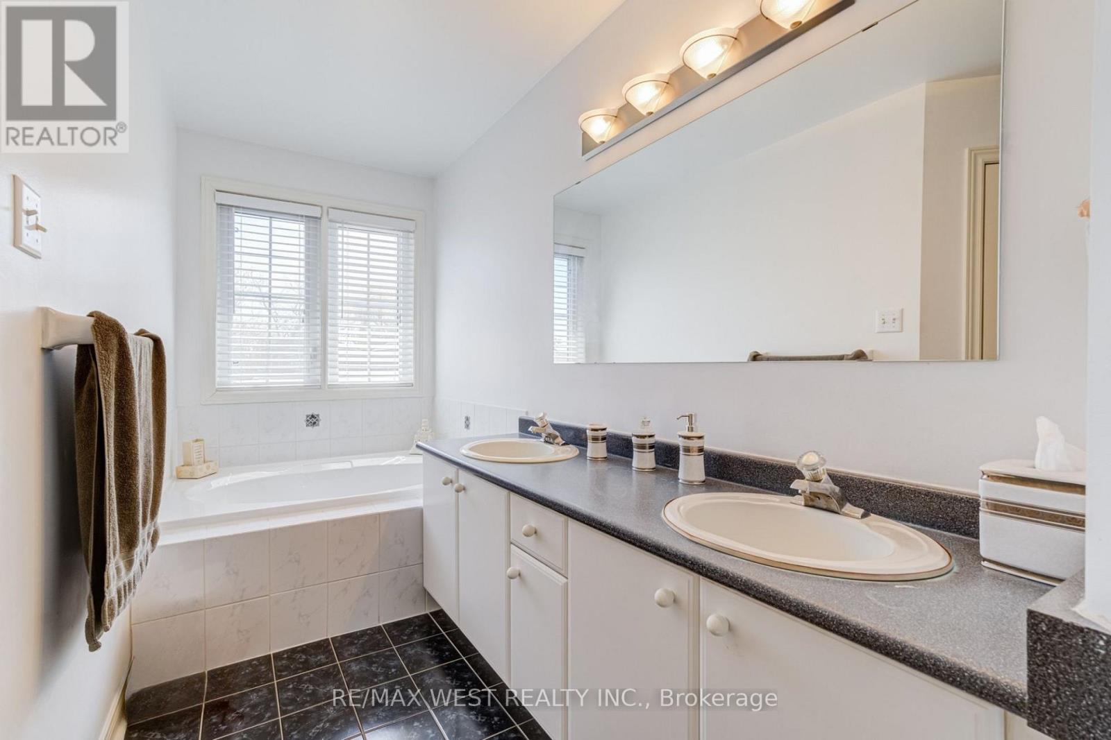 55 PAVIN CRESCENT - 22