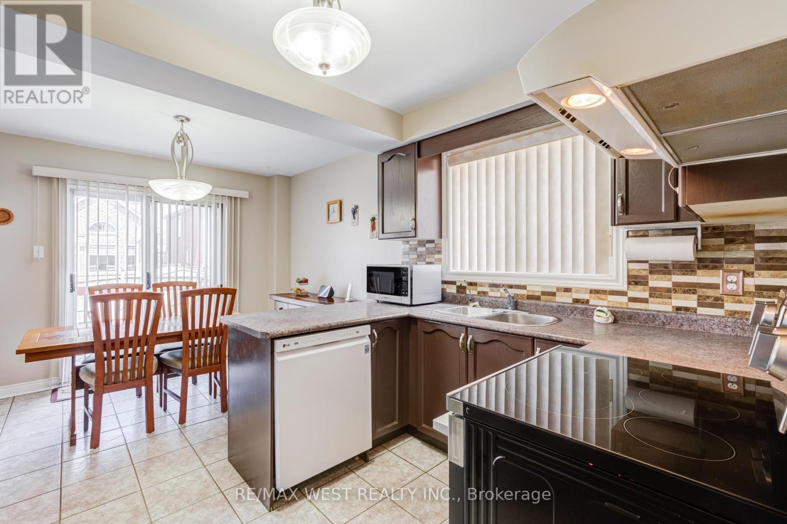55 PAVIN CRESCENT - 15