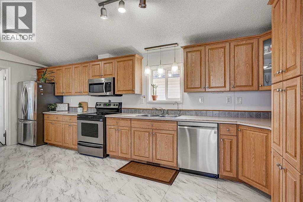 653 Carley Close - 3