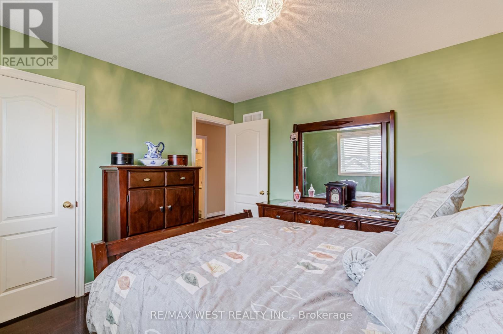 55 PAVIN CRESCENT - 26