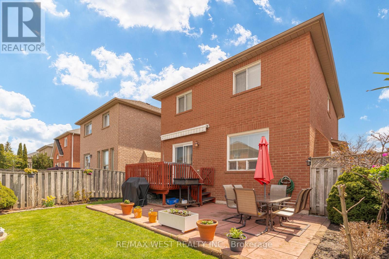 55 PAVIN CRESCENT - 32