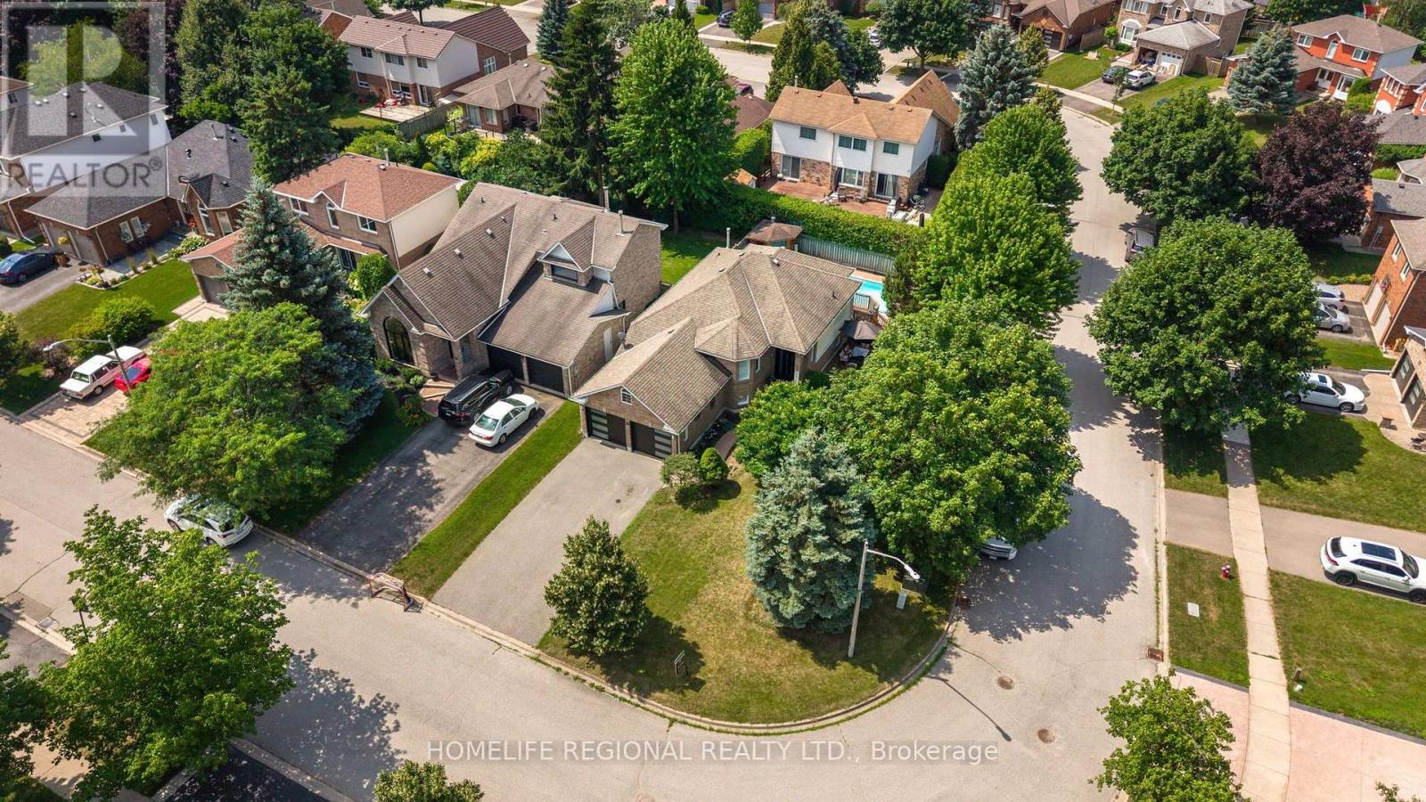 20 RUDDELL CRESCENT - 33