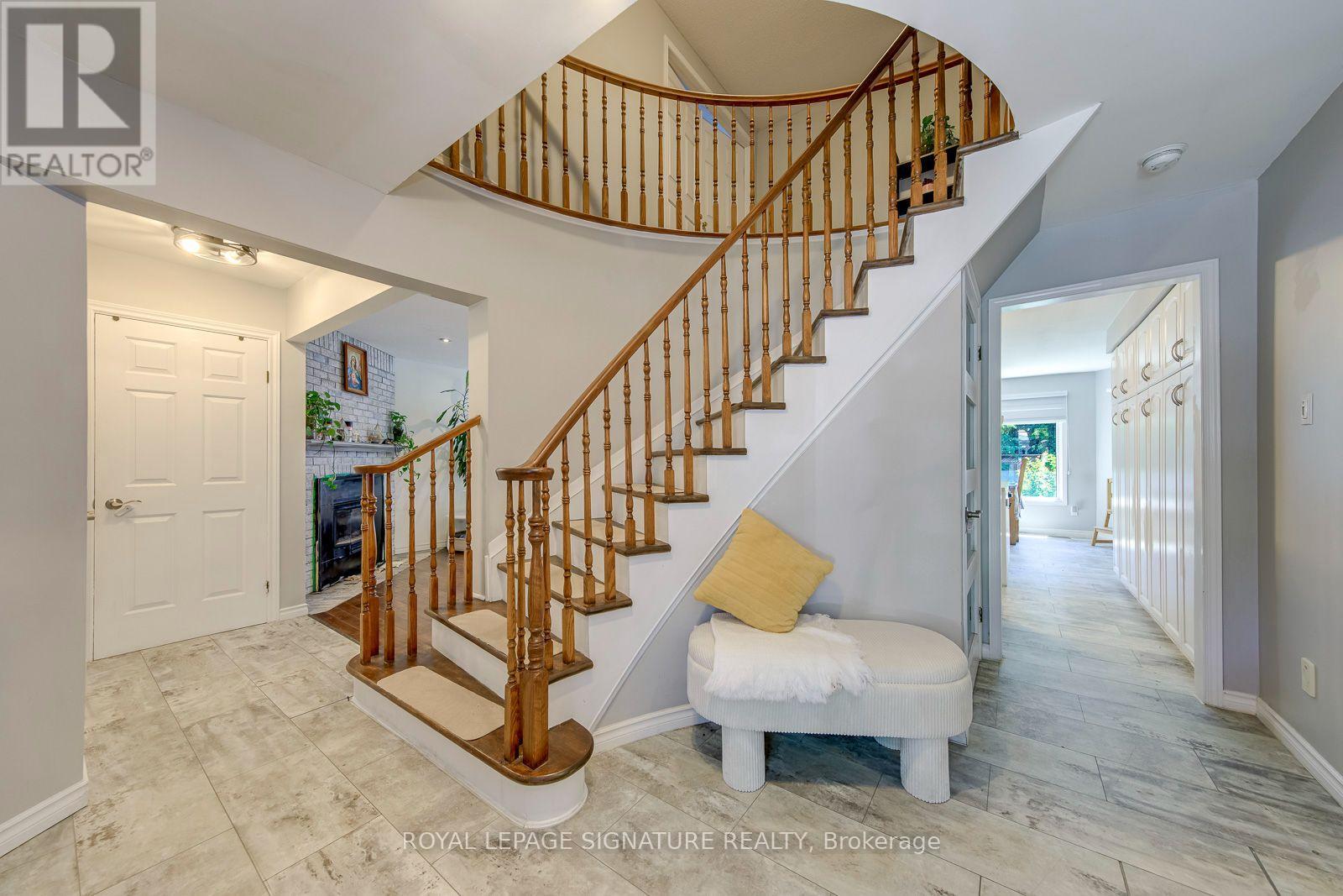 54 RANDOLF COURT - 12