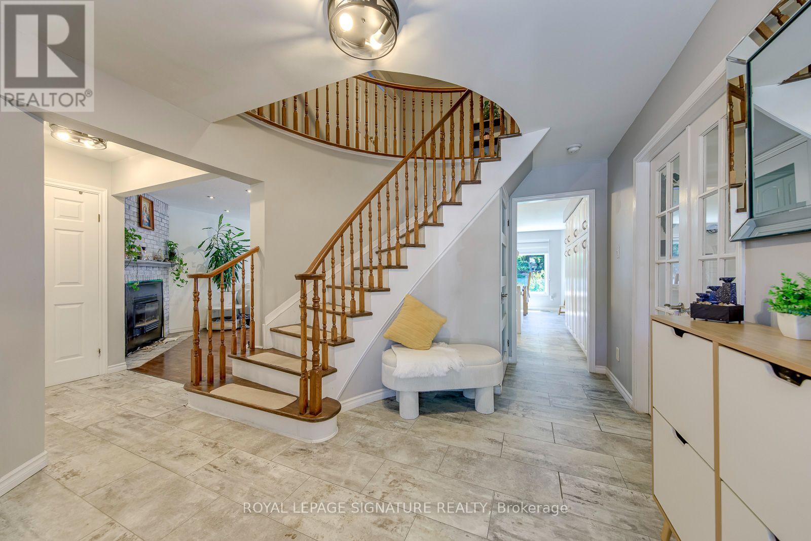 54 RANDOLF COURT - 11