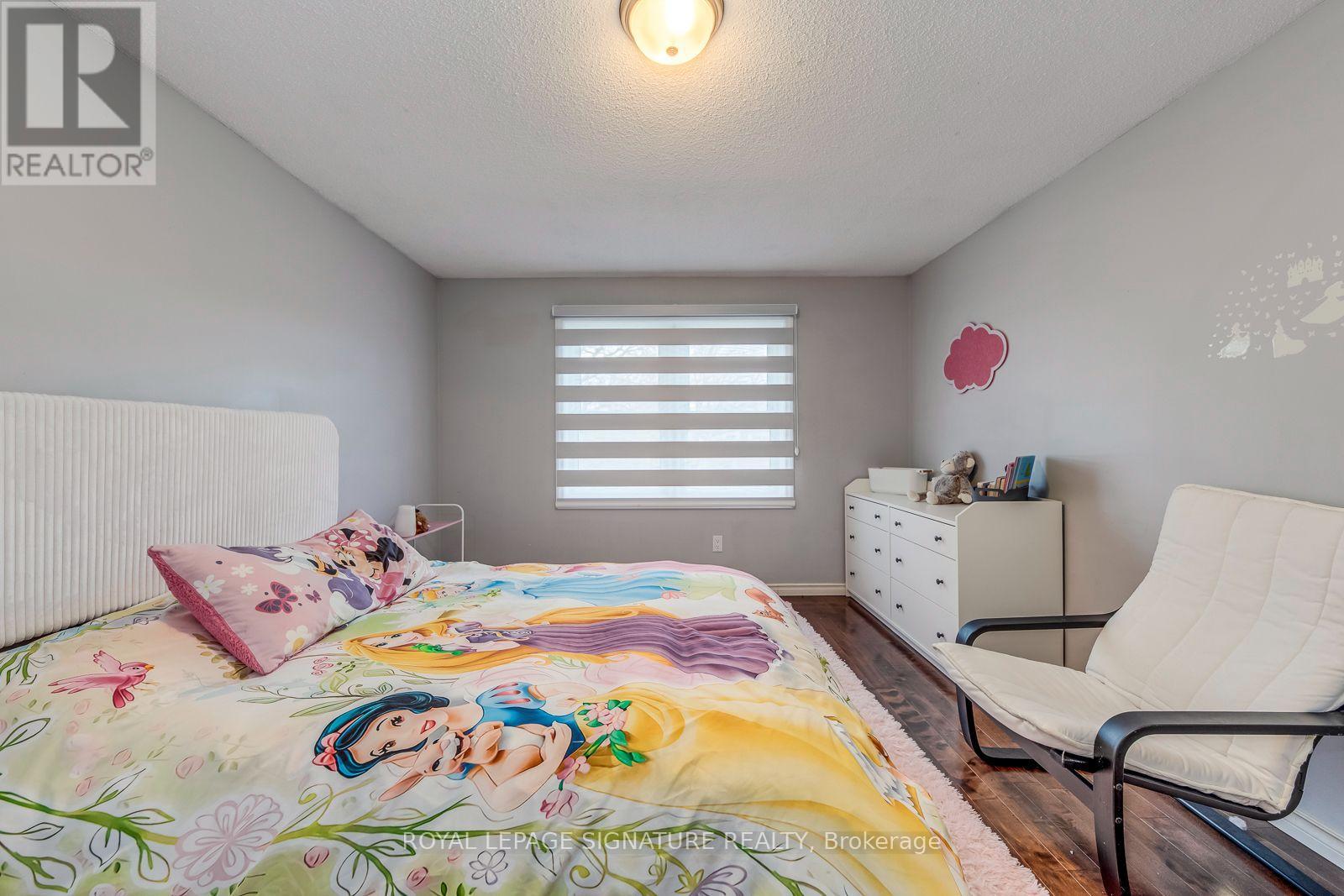 54 RANDOLF COURT - 21