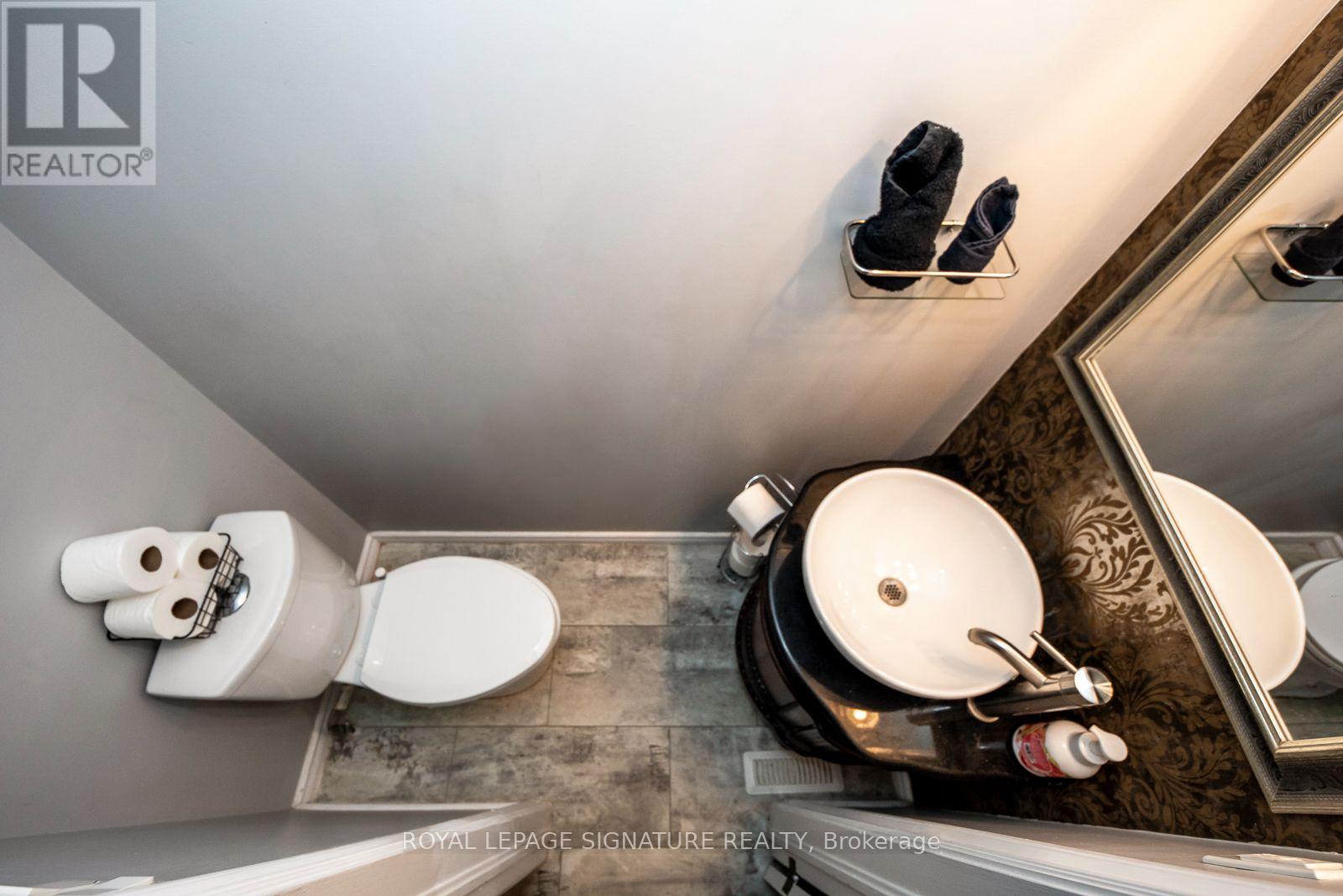 54 RANDOLF COURT - 24