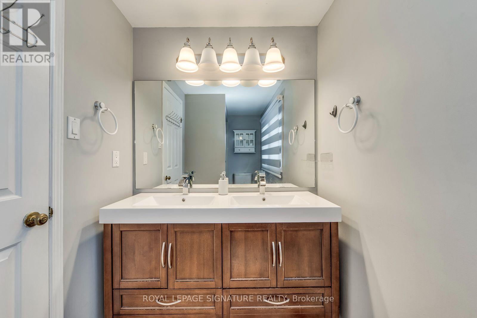 54 RANDOLF COURT - 30
