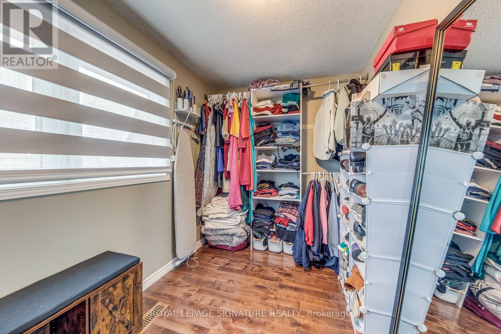 54 RANDOLF COURT - 26