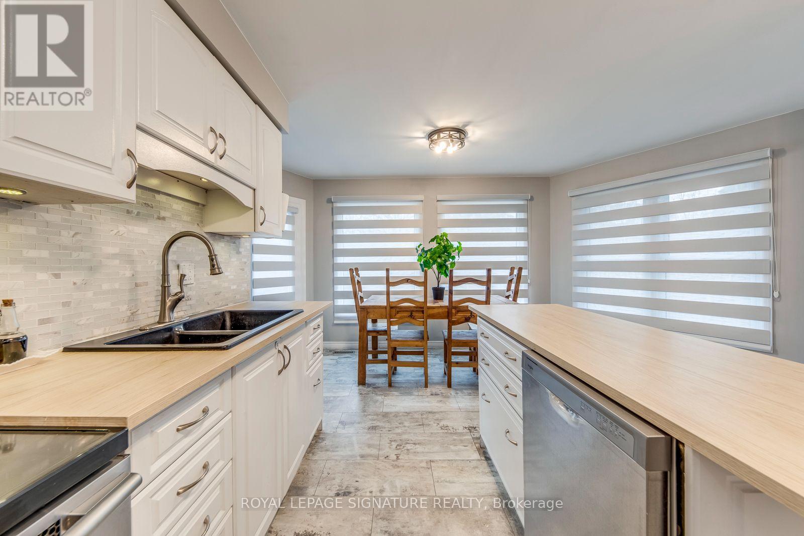 54 RANDOLF COURT - 5