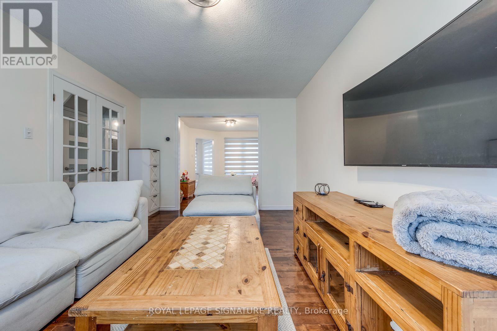 54 RANDOLF COURT - 9
