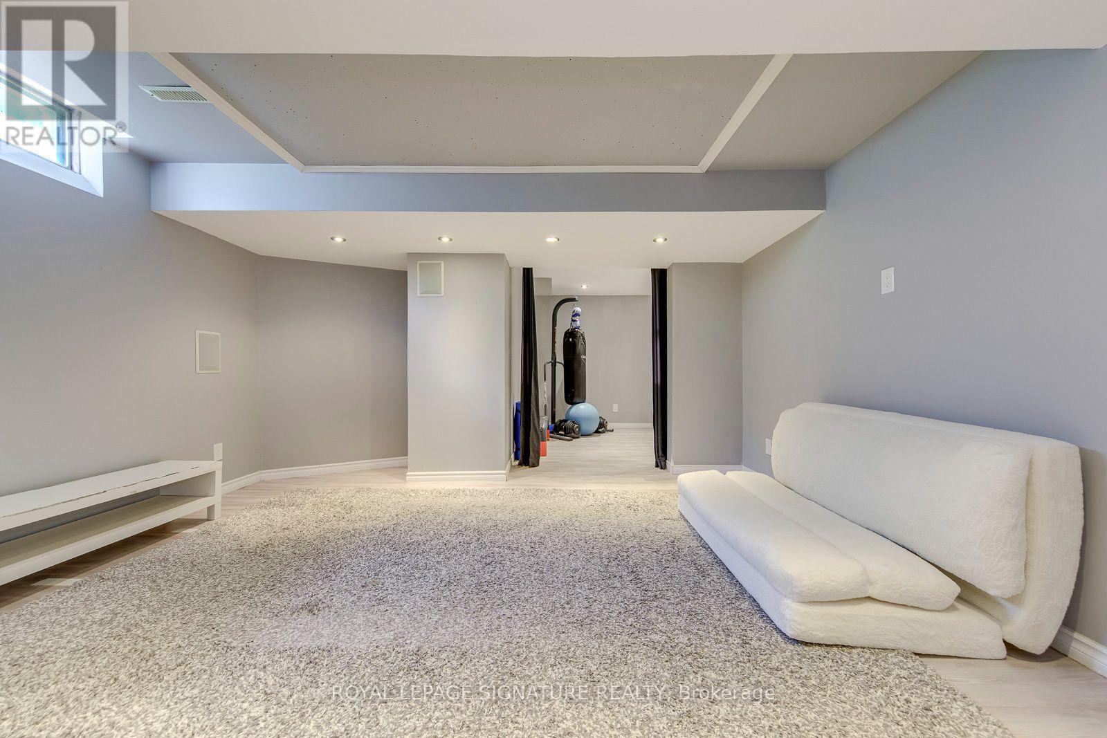 54 RANDOLF COURT - 35