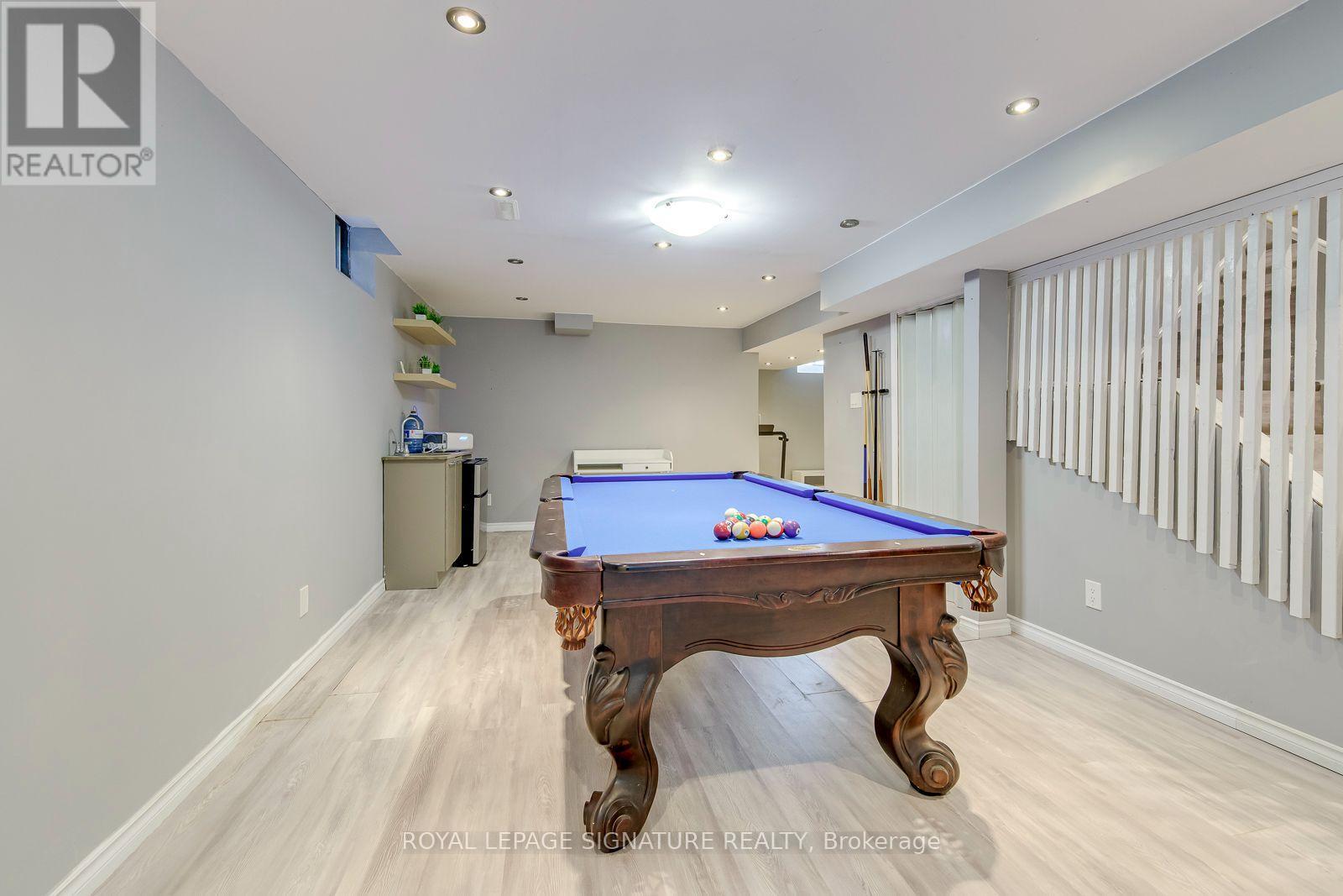 54 RANDOLF COURT - 33