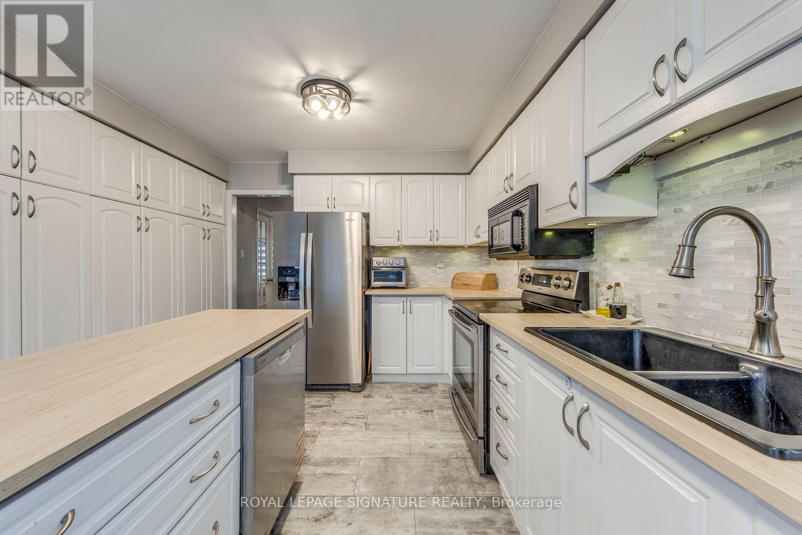 54 RANDOLF COURT - 4
