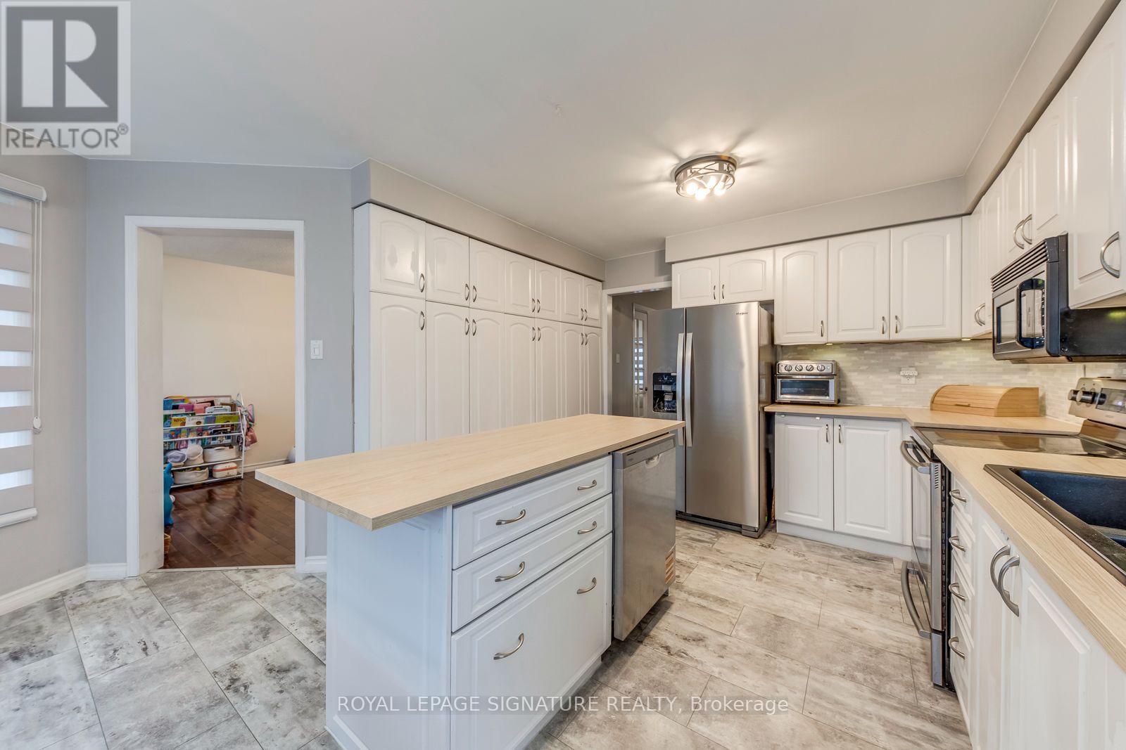 54 RANDOLF COURT - 6