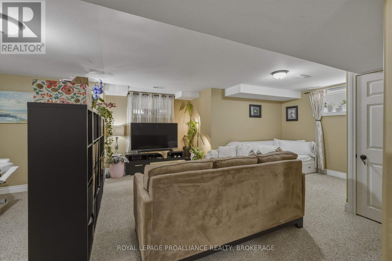 92 WINDERMERE BOULEVARD - 34